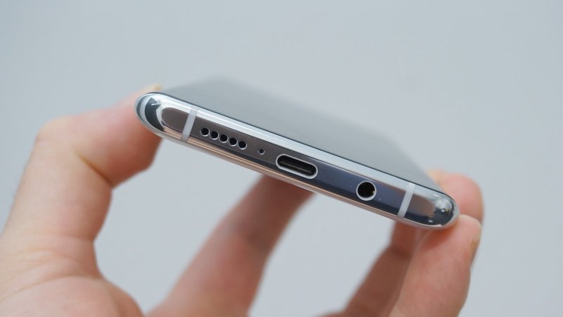 Xiaomi Mi Note 10 Pro - spodná stena s USB-C aj audio jackom