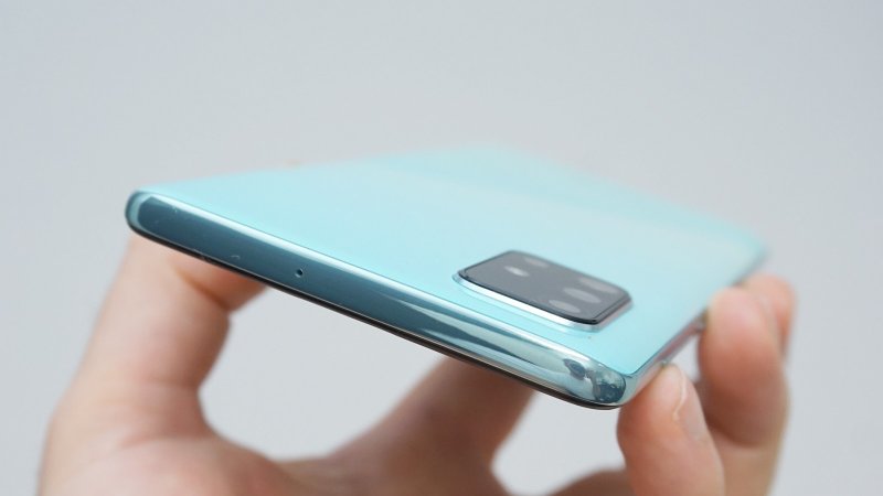 Samsung Galaxy A71 - pohľad zhora