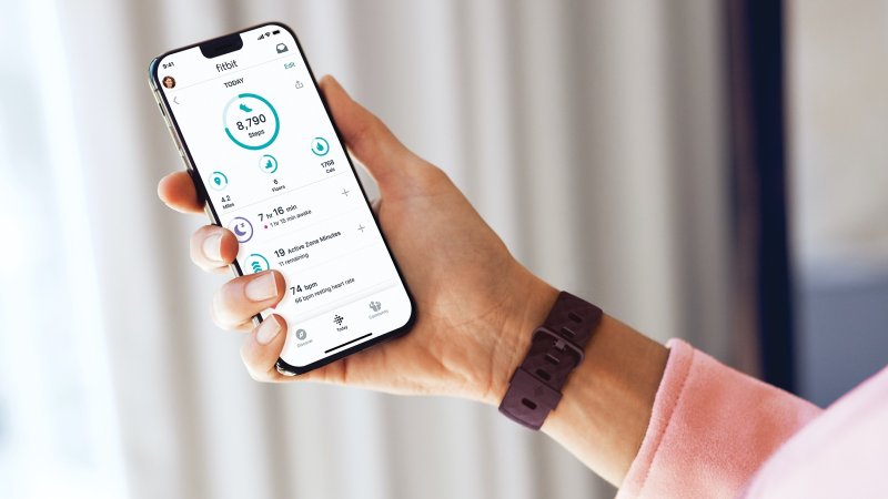 Fitbit Charge 4 press image