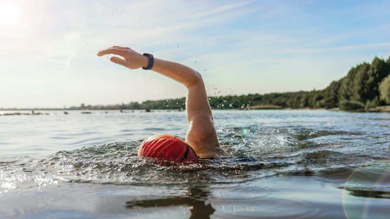 Fitbit Charge 4 press image