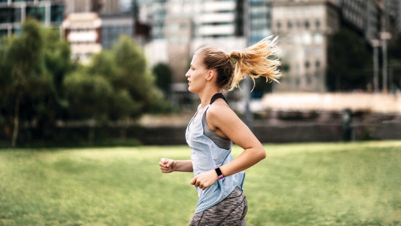 Fitbit Charge 4 - press image