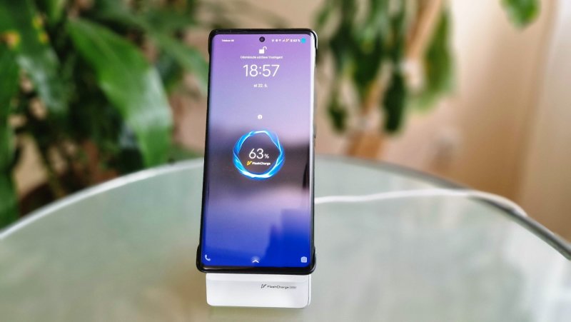 Vivo 50 W Vertical Wireless FlashCharge