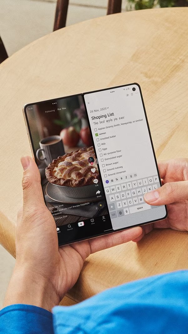 Motorola oficiálne predstavila Razr Fold – veľký skladací smartfón, ktorý sa otvára ako kniha 