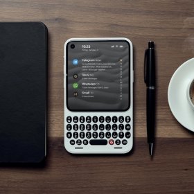 Clicks Communicator je samostatný smartfón s fyzickou QWERTY klávesnicou